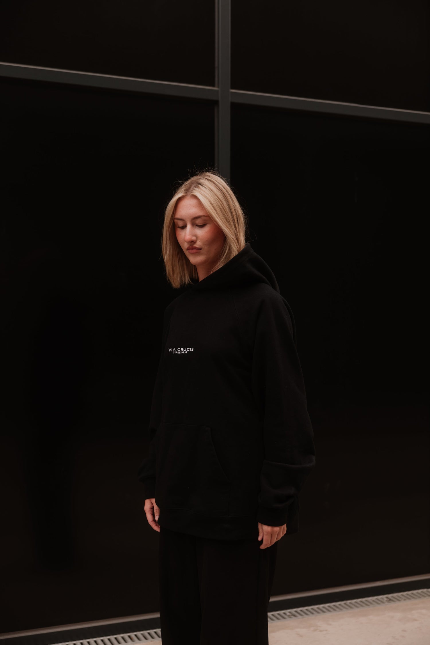 Oversized Heavyweight Hoodie für Herren und Damen. Aus 100% Baumwolle und einem modernem Schnitt trägt es sich gern im Alltag.